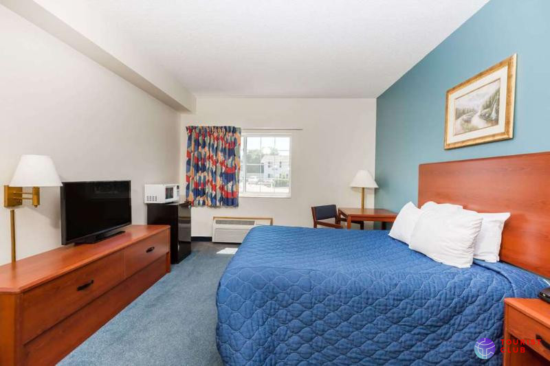Days Inn by Wyndham Hotel Spencer IA - фото отеля
