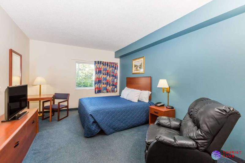 Days Inn by Wyndham Hotel Spencer IA - фото отеля