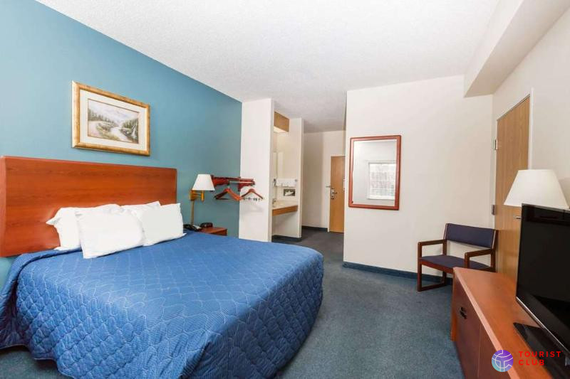 Days Inn by Wyndham Hotel Spencer IA - фото отеля