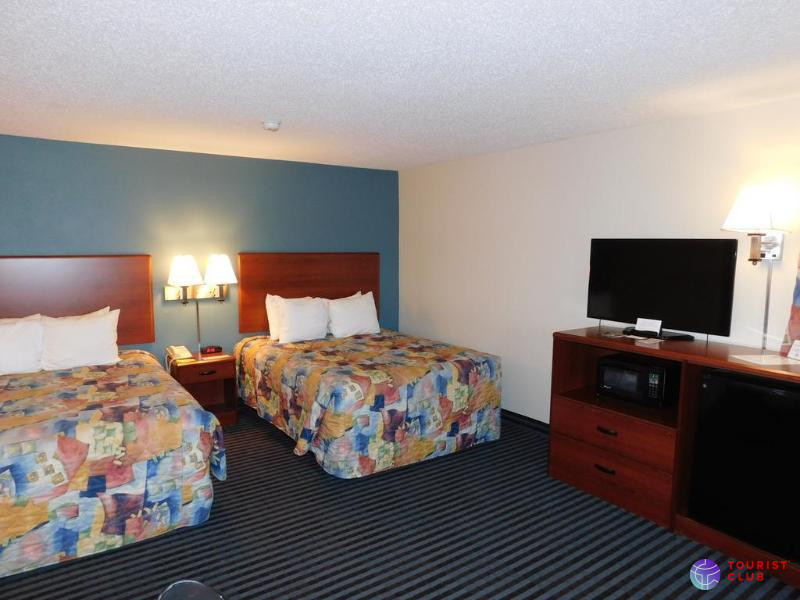 Days Inn by Wyndham Hotel Spencer IA - фото отеля