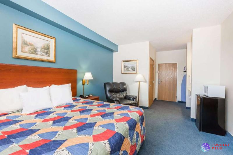 Days Inn by Wyndham Hotel Spencer IA - фото отеля