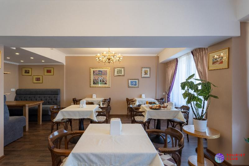 Club Hotel Dostuk - фото отеля
