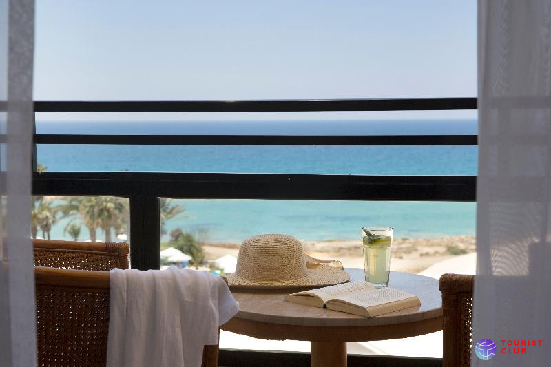 Venus Beach Hotel - фото отеля