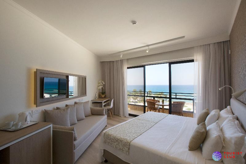 Venus Beach Hotel - фото отеля