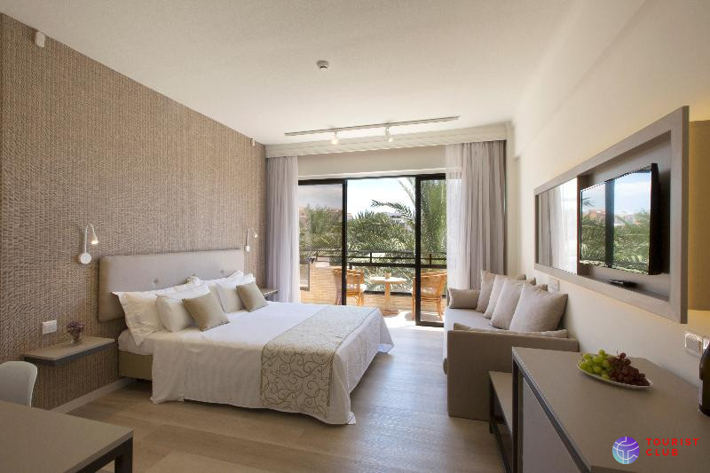 Venus Beach Hotel - фото отеля