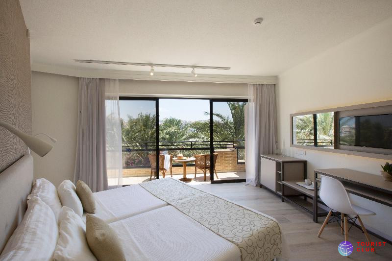 Venus Beach Hotel - фото отеля