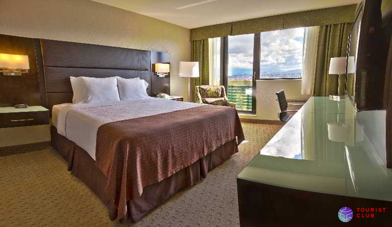 Holiday Inn Vancouver-Centre (Broadway) - фото отеля