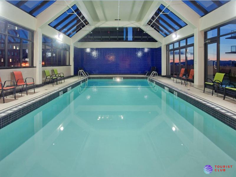 Holiday Inn Vancouver-Centre (Broadway) - фото отеля