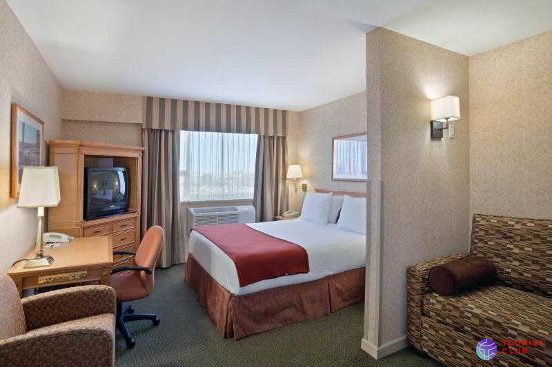 Holiday Inn Express Vancouver Airport-Richmond - фото отеля