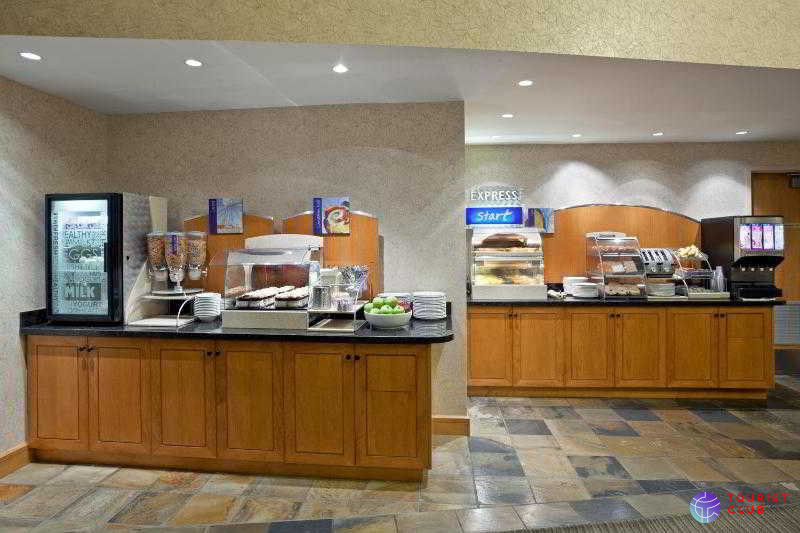 Holiday Inn Express Vancouver Airport-Richmond - фото отеля