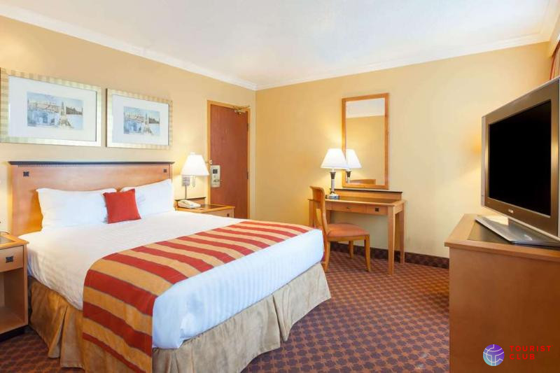 Howard Johnson Vancouver - фото отеля