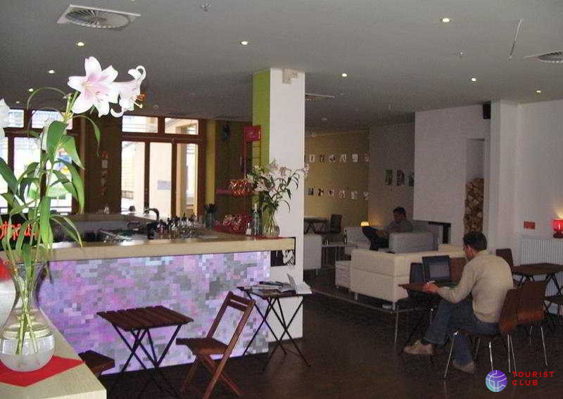 Baxpax Downtown Hostel Hotel - фото отеля
