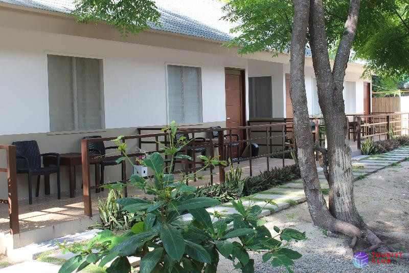 Bantayan Huts - фото отеля