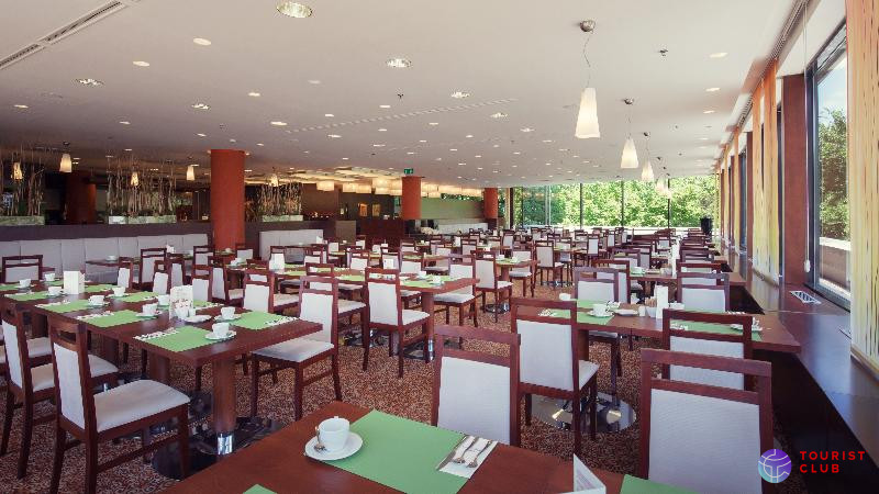 Отель Crowne Plaza Bratislava