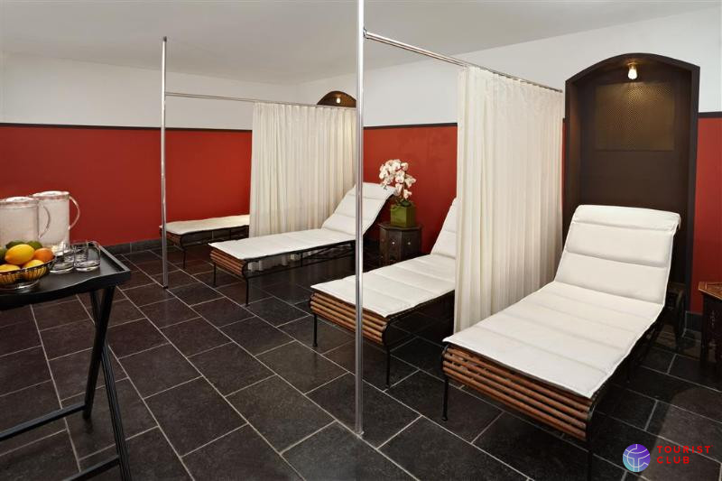 Hotel des Indes, Leading Hotels of the World - фото отеля