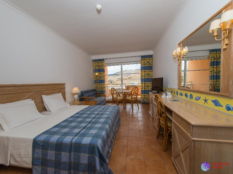 Vila Baleira Porto Santo - фото отеля