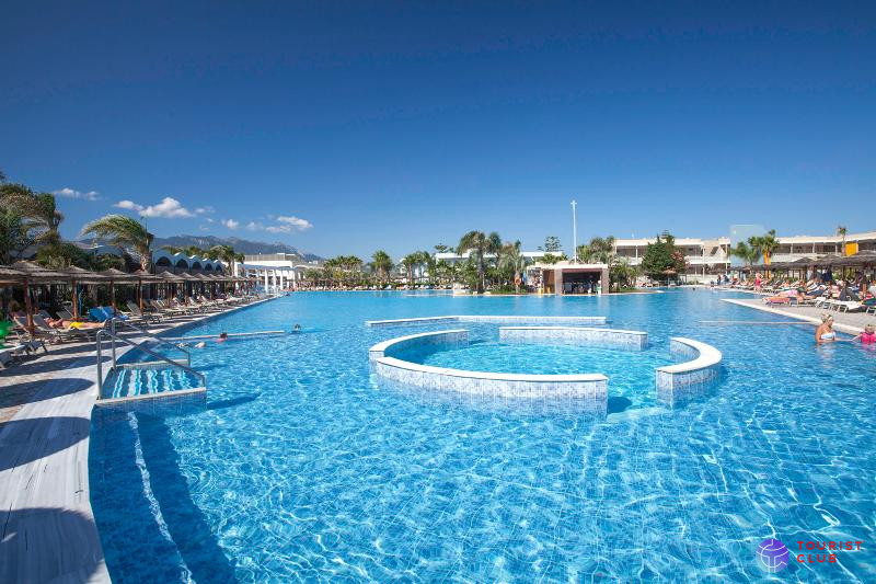 Blue Lagoon Resort - фото отеля