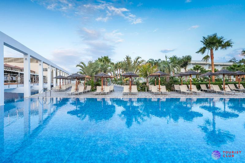 Blue Lagoon Resort - фото отеля