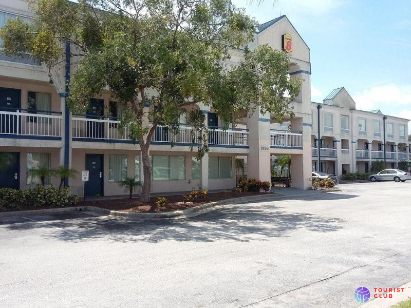Super 8 by Wyndham Orlando Near Florida Mall - фото отеля