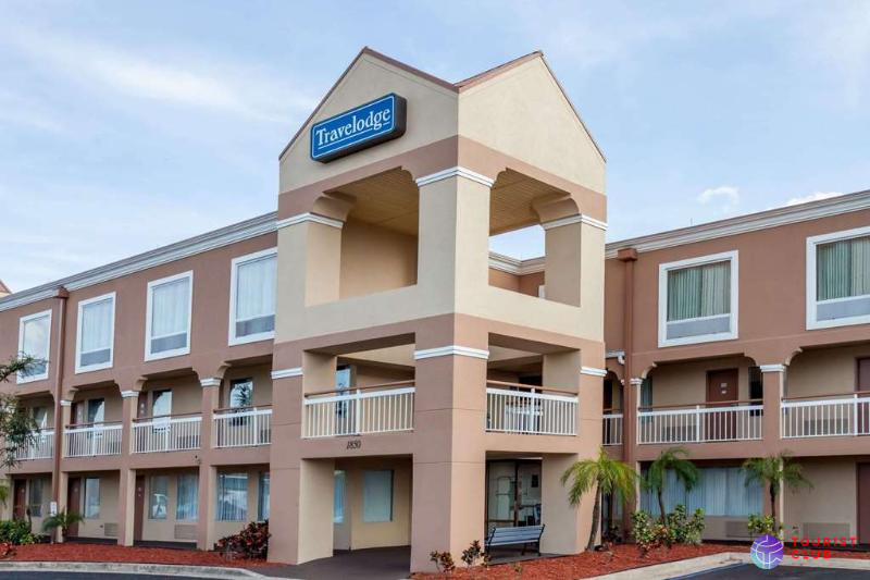 Super 8 by Wyndham Orlando Near Florida Mall - фото отеля