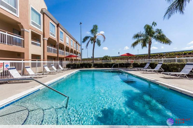Super 8 by Wyndham Orlando Near Florida Mall - фото отеля