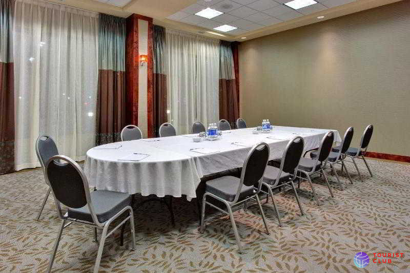 Kanata Kelowna Hotel and Conference Centre - фото отеля