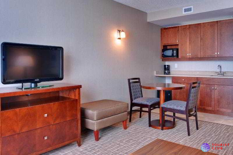 Kanata Kelowna Hotel and Conference Centre - фото отеля