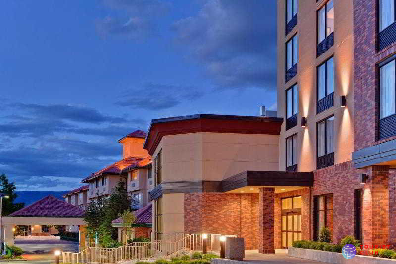 Kanata Kelowna Hotel and Conference Centre - фото отеля