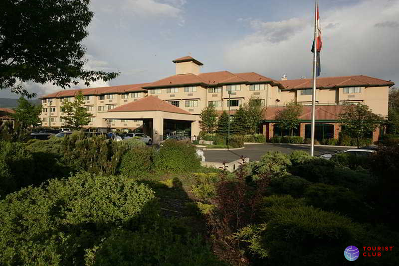 Kanata Kelowna Hotel and Conference Centre - фото отеля