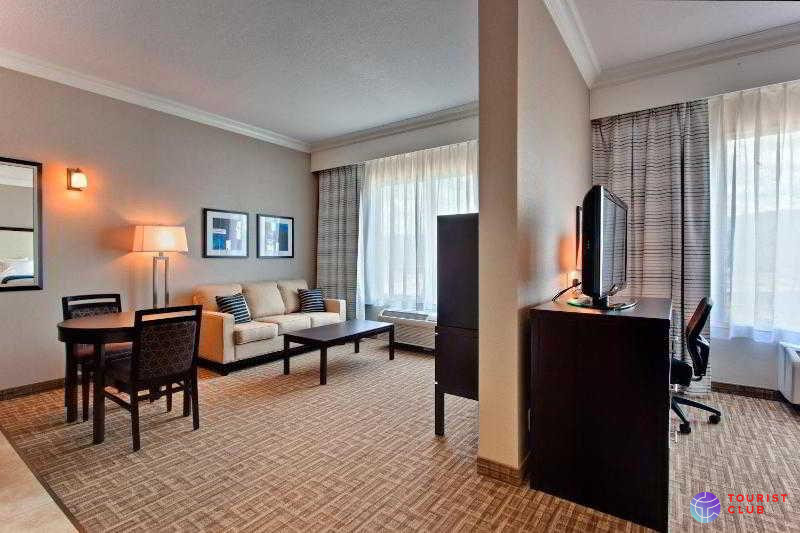 Kanata Kelowna Hotel and Conference Centre - фото отеля
