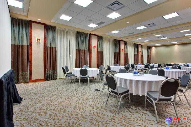 Kanata Kelowna Hotel and Conference Centre - фото отеля